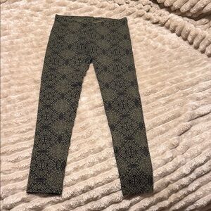 Arizona Jean Company Olive Green Leggings with Subtle Geometric Print